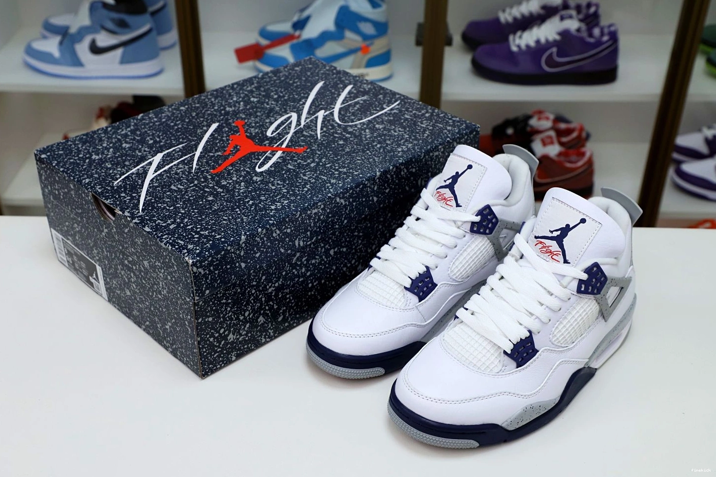 JORDAN 4 RETRO NAVY